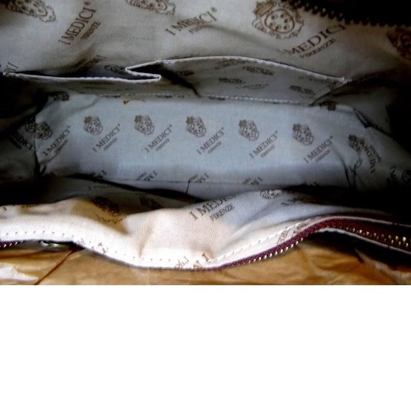 Italy Leather Shoulder Bag. I Meduci Firenza is an Italy Leather Tuscany, Italy. - Picture 6 of 9